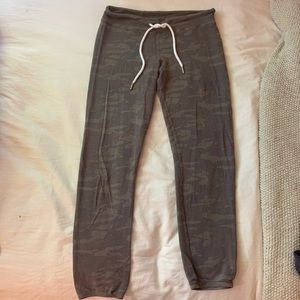 MONROW classic camo sweatpants